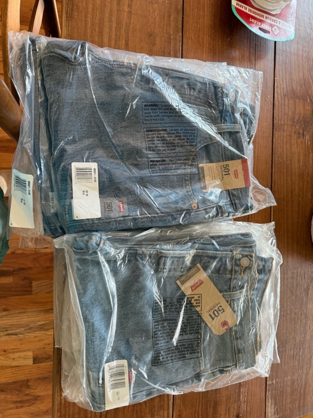 Levi's Men's Straight Jeans in light and medium wash Denim 501 original 32x32